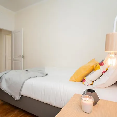 Central 6 Bed Near Arroios * Lissabon