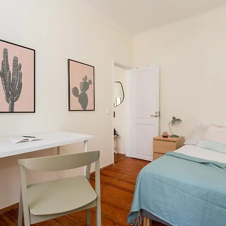 Central 6 Bed Near Arroios Lisboa
